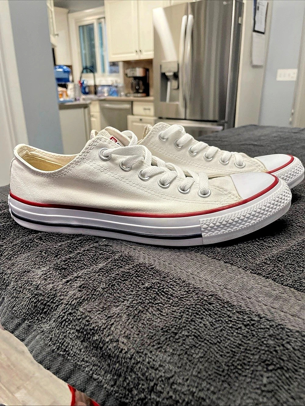 Converse Chuck Taylor All Star Low Top Sneakers White & Red US 6.5